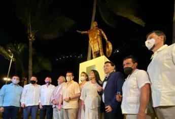 Inauguran estatua de José Alfredo Jiménez en Mazatlán