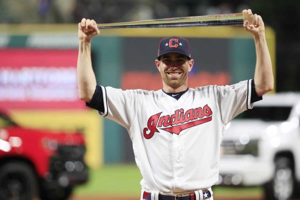 Bieber, de Indios, y Bauer, de Rojos, se llevan premios Cy Young