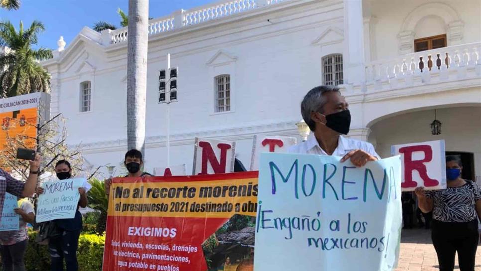 Antorchistas realizan “cadena humana” contra recortes federales