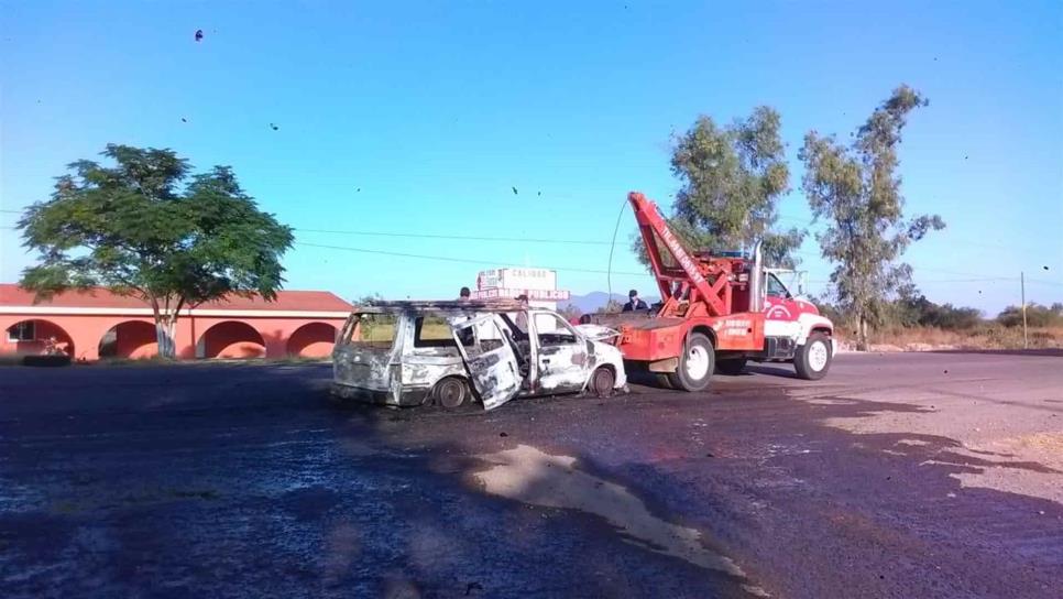 Se incendia vagoneta en la carretera Los Mochis - Choix