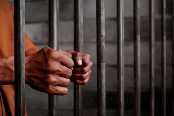 Dan más de 10 años de prisión a acusado de violación a 2 menores de edad