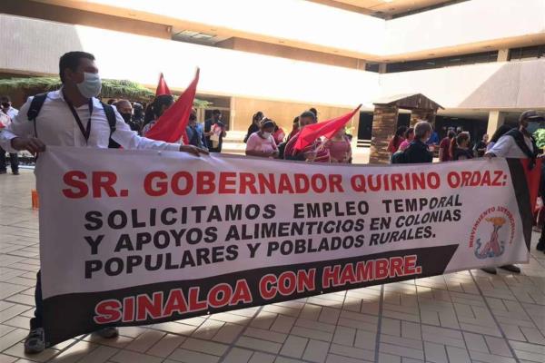 Se manifiestan antorchistas en Palacio de Gobierno