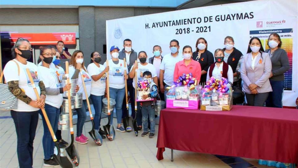 Ayuntamiento de Guaymas regala palas a mujeres para buscar a sus desaparecidos