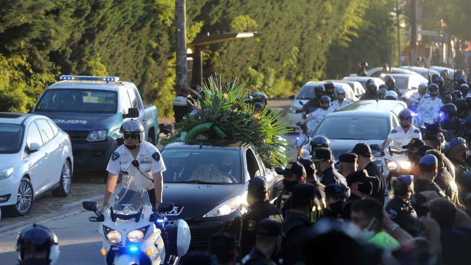 Maradona ya descansa en paz tras una multitudinaria despedida en Argentina