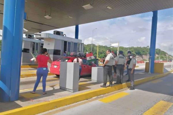 Cobradores “pirata” son retirados de casetas por la Guardia Nacional