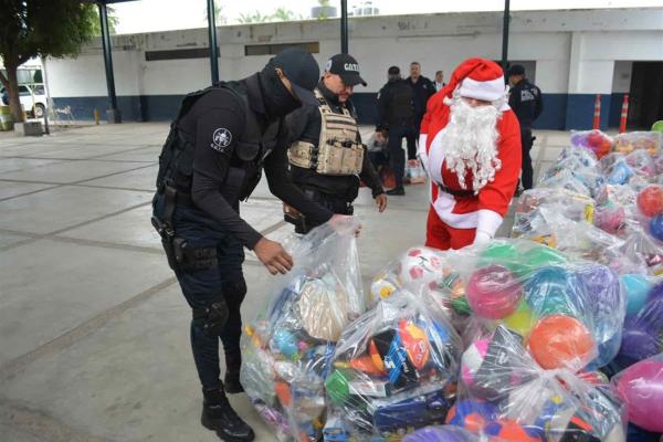 Policía de Ahome invita a donar un juguete para el Policlaus 2020