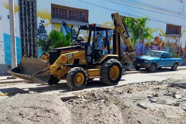 Ayuntamiento de Mazatlán mantiene activo programa de bacheo