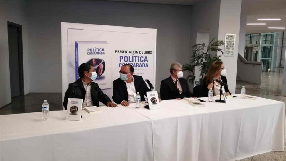 Presenta Sergio Jacobo en Los Mochis su libro “Política Comparada”