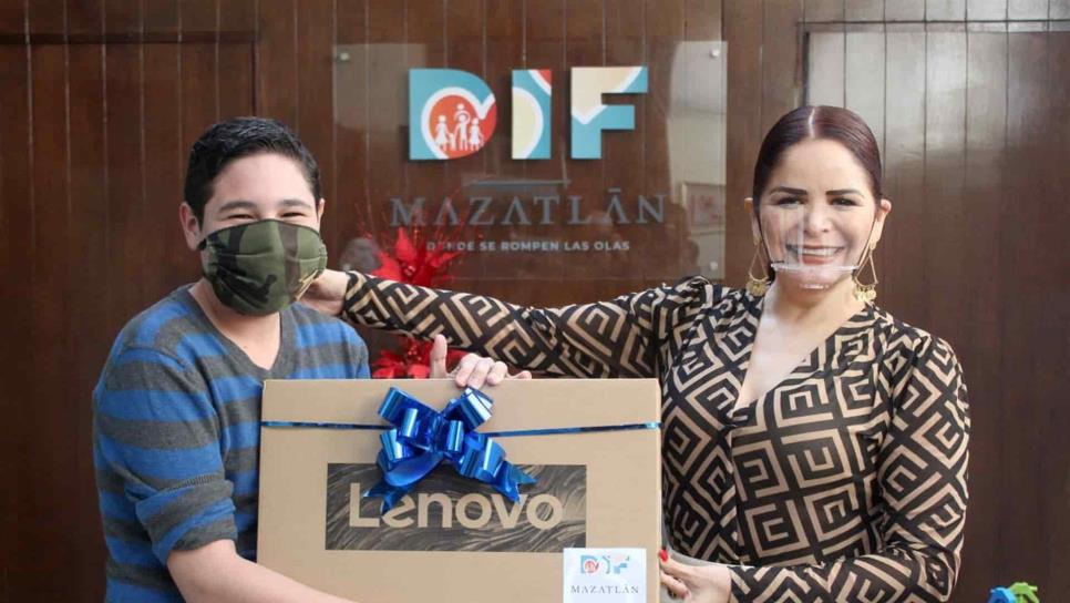 Entrega DIF Mazatlán regalos a ganadores de Rifa Navideña