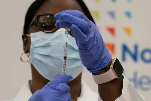 La amenaza más grande para vencer al Covid son los grupos antivacunas: Alejandro Escobar