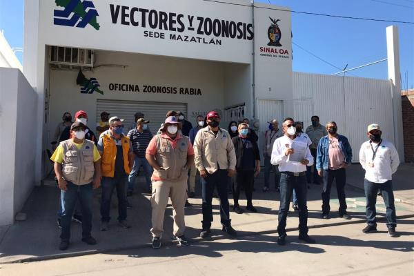 Personal de Vectores realiza paro de labores por falta de pagos