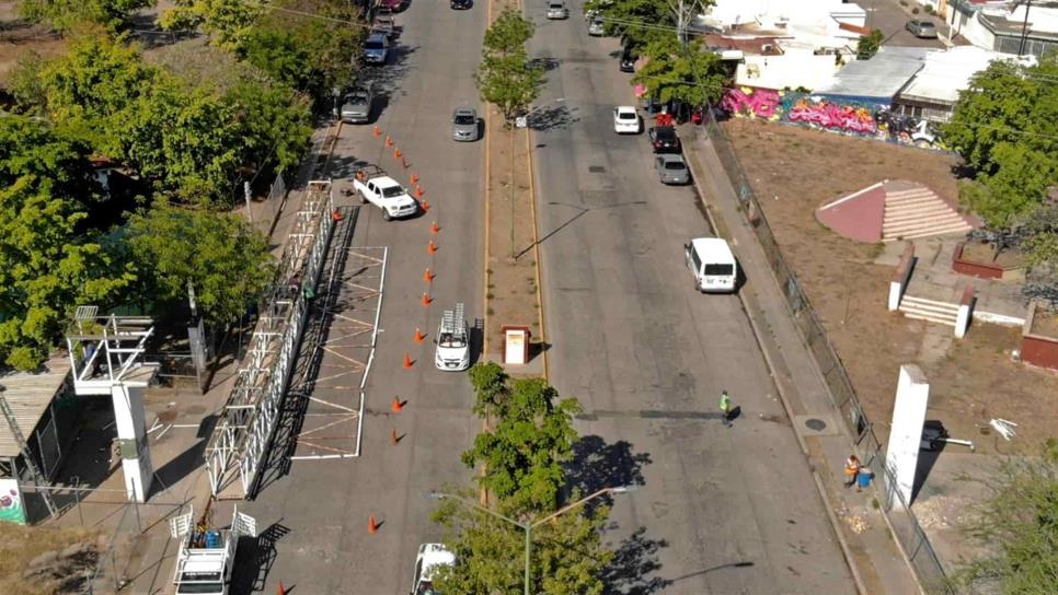 Retiran puente antipeatonal ubicado en bulevar Elbert, en Culiacán