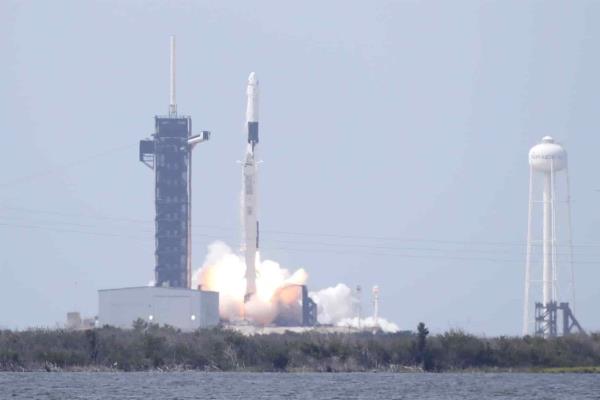 SpaceX envía con éxito un satélite desde Florida en su última misión de 2020