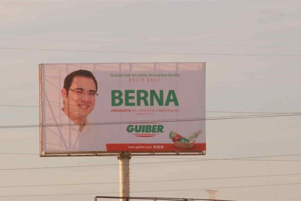 Discrepan líderes partidistas de Ahome por espectaculares de “Berna”