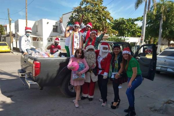 Llega “Santa” a casa de Sabuesos Guerreras