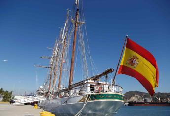 El buque español Elcano llega a México al recrear el viaje de Magallanes