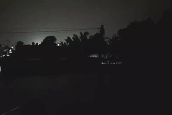 Y para cerrar el año, se quedan sin luz en León Fonseca, Guasave.
