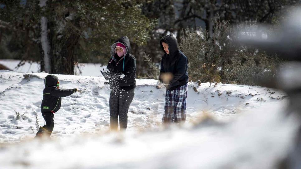 Tormentas invernales dejan nevadas en el norte de México