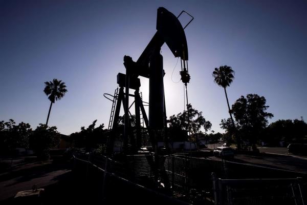 El petróleo de Texas abre con un descenso del 0,74 %, hasta 48,04 dólares