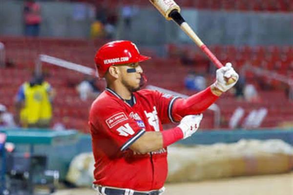 Paredes y Vera se llevan títulos de bateo y picheo