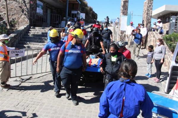 Pareja de estadunidense sufre caía cuando subían al faro de Mazatlán