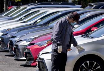 La venta de automóviles en México cae 28 % en 2020 a menos de 950 mil