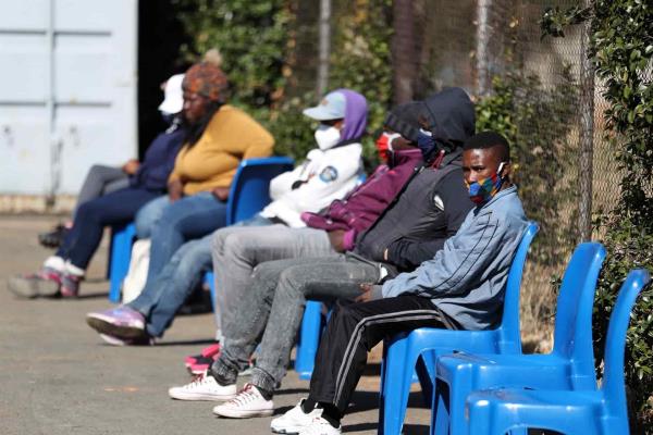 ¿Qué se sabe de la nueva variante de coronavirus hallada en Sudáfrica?