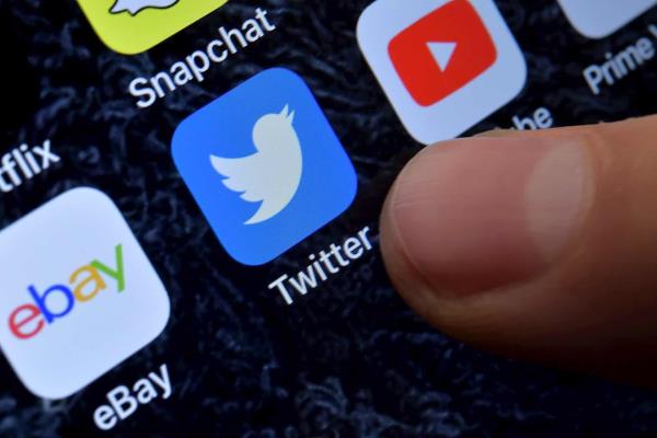 Legisladores piden a Twitter y Facebook analizar la desinformación en español