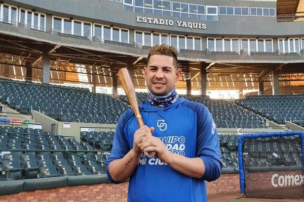 Dariel Álvarez se viste de yaqui
