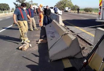 Choca contra el muro de contención y resulta ileso, en “La Costera”