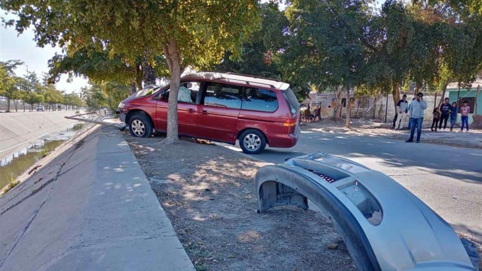 Accidente en Los Mochis deja daños materiales