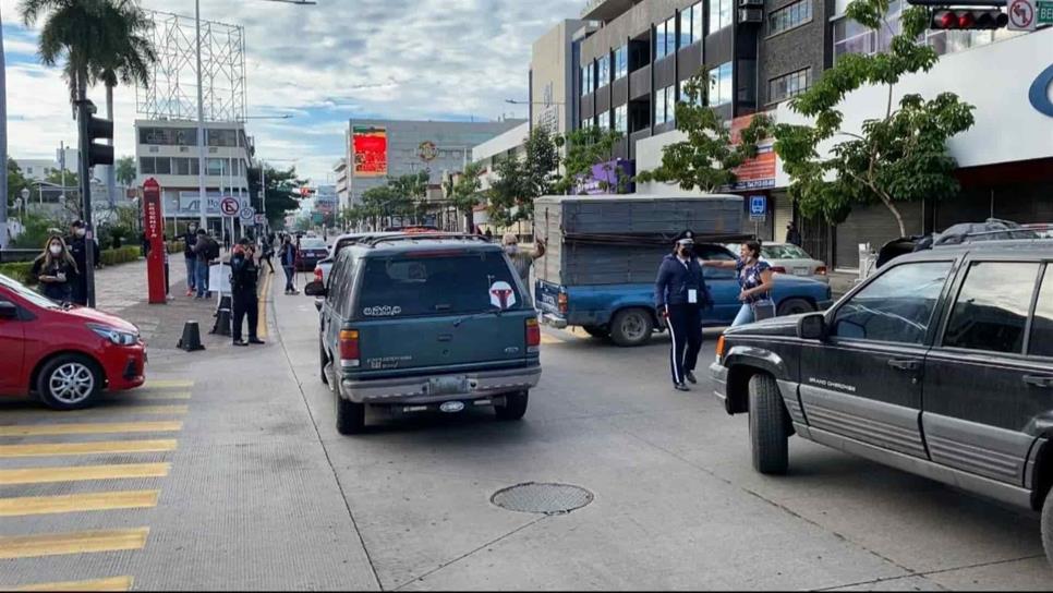 Tiangueros exigen a Estrada Ferreiro piso parejo para todos los comerciantes