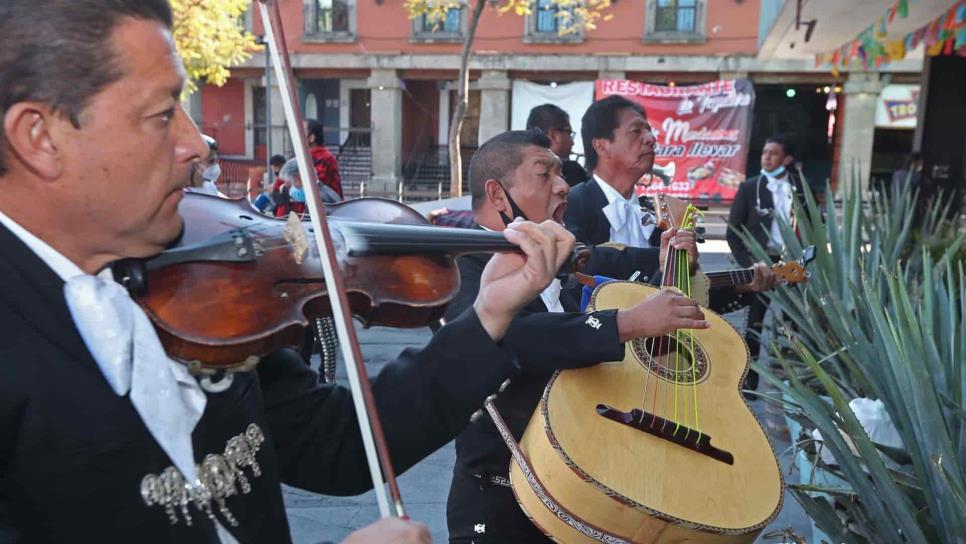 Garibaldi sigue viva y sus mariachis no dejan su oficio en tiempos duros