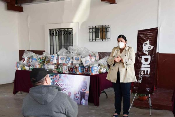 Entrega DIF Ahome apoyos de la campaña “Amor al por mayor”