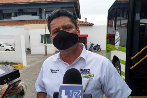 Retiran a conductor de camión urbano por no bajar a mujer cuando lo pidió