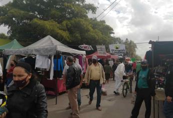 Acuden niños y personas sin cubrebocas al tianguis dominical de Los Mochis