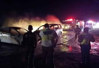 Accidente en Felipe Ángeles deja dos vehículos calcinados