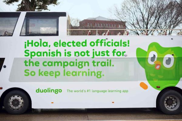 Lanzan una campaña para que los congresistas aprendan español