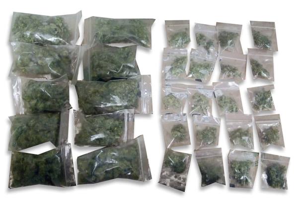 Detienen a adolescente con mariguana