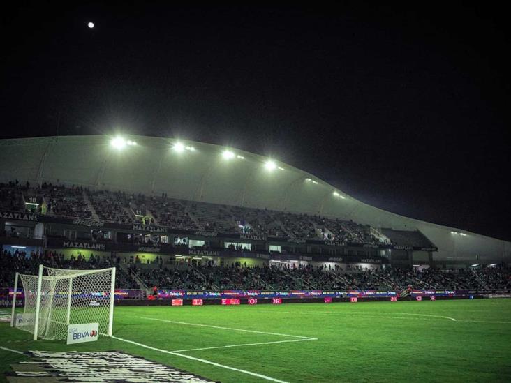 Partidos de futbol en Mazatlán aumentan el turismo hasta un 15%: Canaco Partidos de futbol en Mazatlán aumentan el turismo hasta un 15%: Canaco