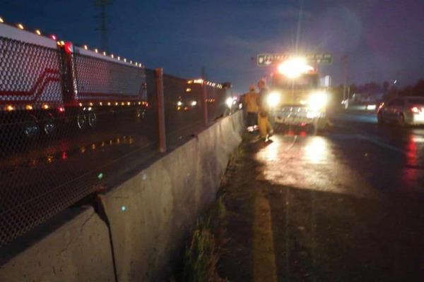 Choque en JJR ocasiona derrame de combustible y caos vial