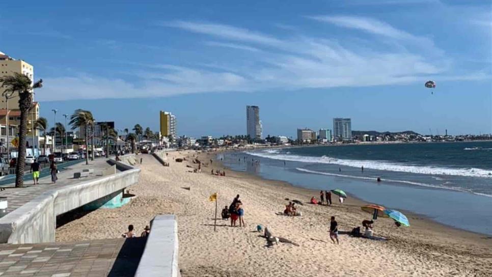 Enamorados festejaron San Valentín en la playa y con sana distancia: PC