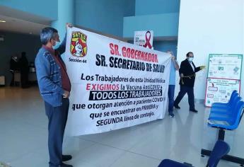 Trabajadores de centros de salud advierten con parar labores, sino son vacunados