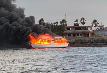 Se incendia yate en Topolobampo