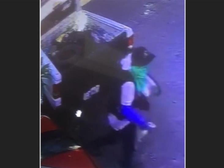 Graban a sujeto robando en Urbi Villa del Rey en Los Mochis Graban a sujeto robando en Urbi Villa del Rey en Los Mochis