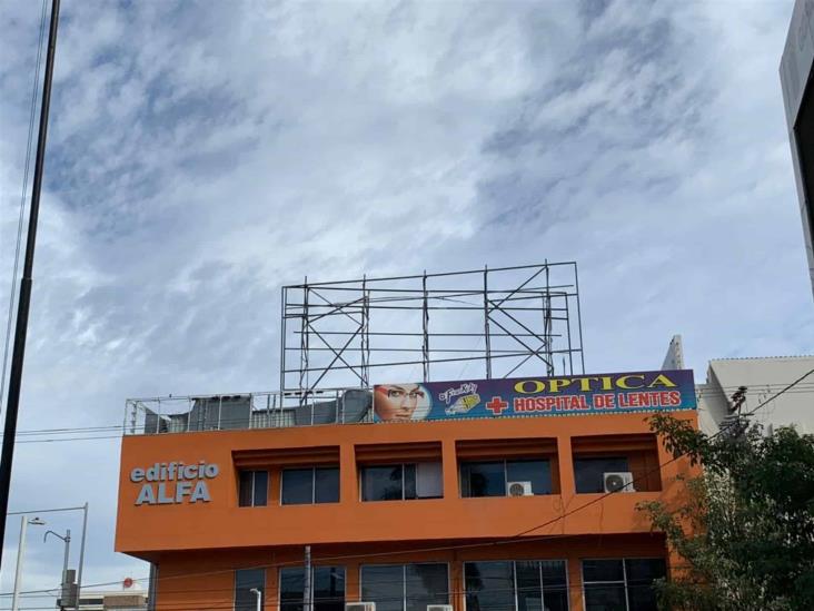 Van 50 espectaculares sin permiso que retira el Ayuntamiento de Culiacán Van 50 espectaculares sin permiso que retira el Ayuntamiento de Culiacán