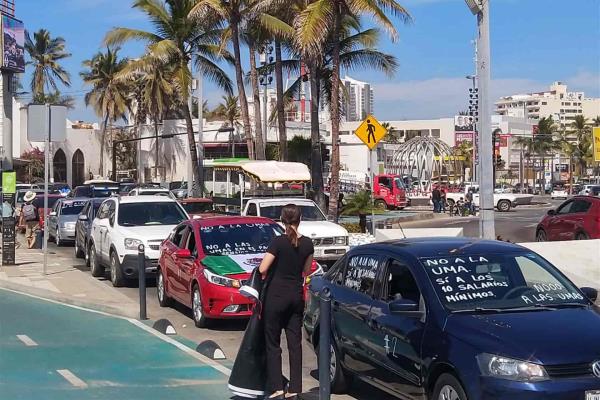 Protestan maestros pensionados: dicen “No” al pago de pensiones en UMAs