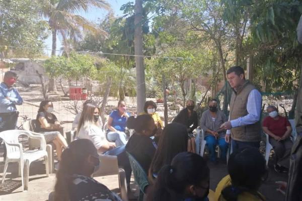 Se reúne Chapman con familias de Higuera de Zaragoza y Villa de Ahome