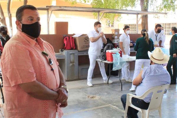 Aplican vacunas contra Covid-19 en Navolato