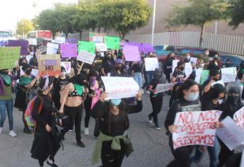 Feministas marchan en Los Mochis, exigen alto a la violencia de género y piden justicia